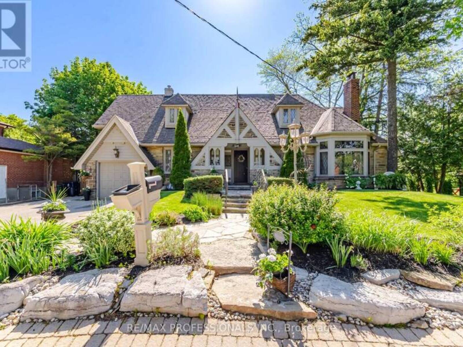 1114 KIPLING AVENUE, Toronto, Ontario M9B 3M5