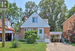 11 MIDHOLM DRIVE | Toronto Ontario | Slide Image Three
