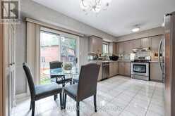 591 PLANTATION GATE | Newmarket Ontario | Slide Image Seven