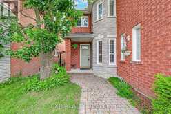 591 PLANTATION GATE | Newmarket Ontario | Slide Image Four