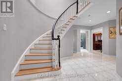 591 PLANTATION GATE | Newmarket Ontario | Slide Image Six