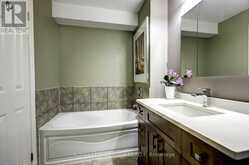 118 LYNCH CIRCLE | Guelph Ontario | Slide Image Nineteen
