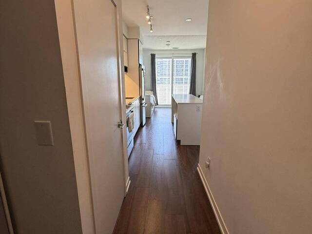 2206 - 4065 CONFEDERATION PARKWAY Mississauga Ontario, L5B 4N1 - 1 Bedroom Condo For Sale