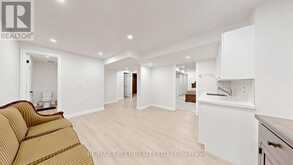 42 BLACKFOREST DRIVE | Richmond Hill Ontario | Slide Image Thirty