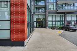 418 - 681 YONGE STREET | Barrie Ontario | Slide Image Three
