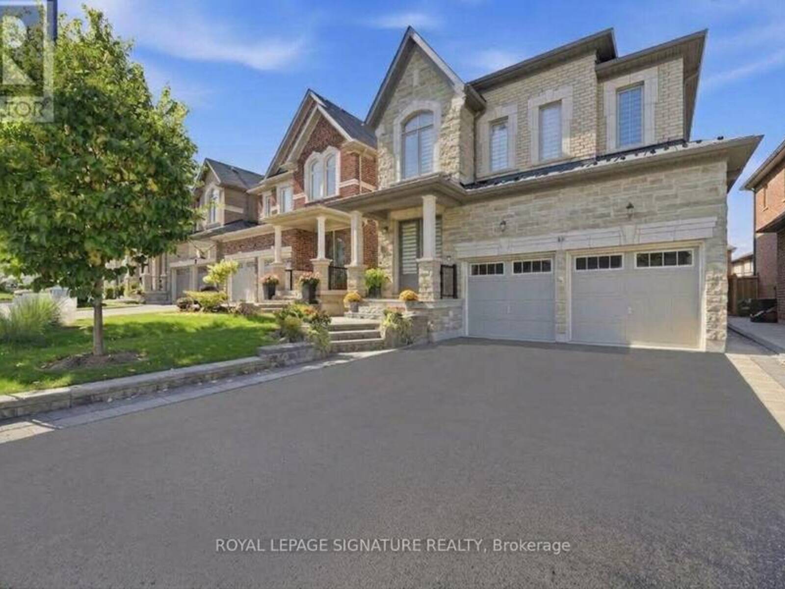 68 DUGGAN STREET, Aurora, Ontario L4G 0Y8