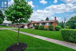25 CLEARVIEW HEIGHTS | St. Catharines Ontario | Slide Image Four