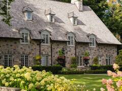 108 SANDRINGHAM DRIVE Toronto Ontario, M3H 1C9