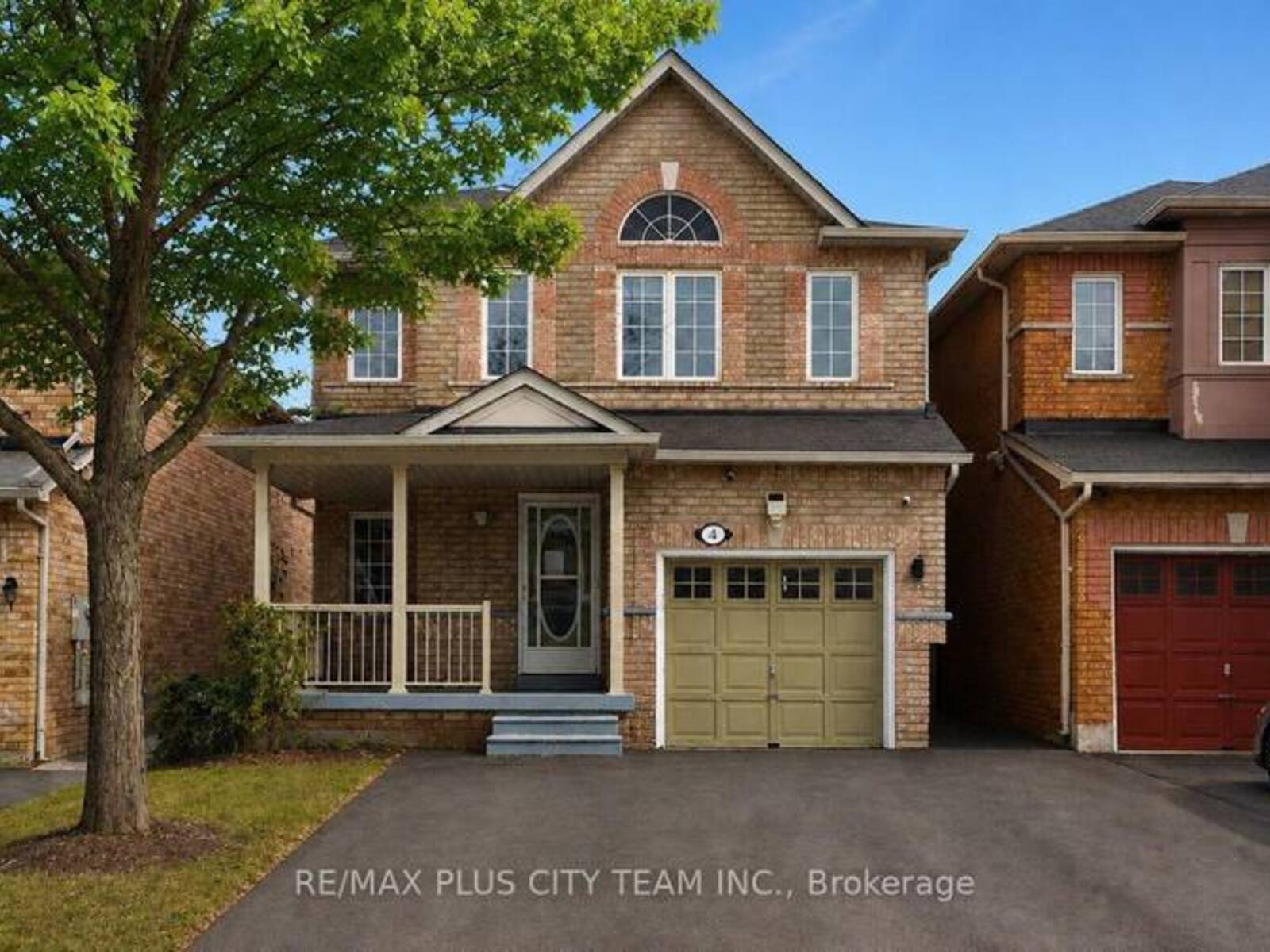 4 SLESSOR LANE, Brampton, Ontario L6P 1M3