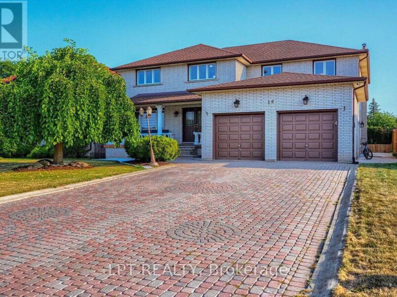 16 VOGUE COURT, Hamilton, Ontario L8E 4T3