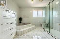 16 VOGUE COURT | Hamilton Ontario | Slide Image Thirty-one