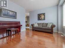 39 RIDING MOUNTAIN DRIVE | Richmond Hill Ontario | Slide Image Twelve