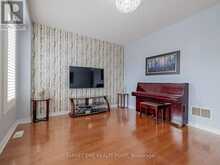 39 RIDING MOUNTAIN DRIVE | Richmond Hill Ontario | Slide Image Thirteen