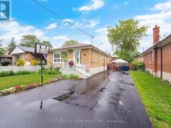 802 BRIMORTON DRIVE Toronto Ontario, M1G 2S9