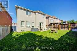 102 WESTMINSTER CIRCLE | Barrie Ontario | Slide Image Nineteen
