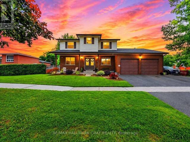 334 PARKWOOD AVENUE Bradford West Gwillimbury Ontario, L3Z 2E4 - 5 Bedrooms Home For Sale
