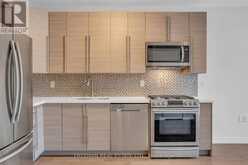12 ARLINGTON AVENUE | Toronto Ontario | Slide Image Twelve
