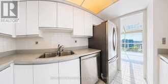 1103 - 20 HARDING BOULEVARD W | Richmond Hill Ontario | Slide Image Thirteen