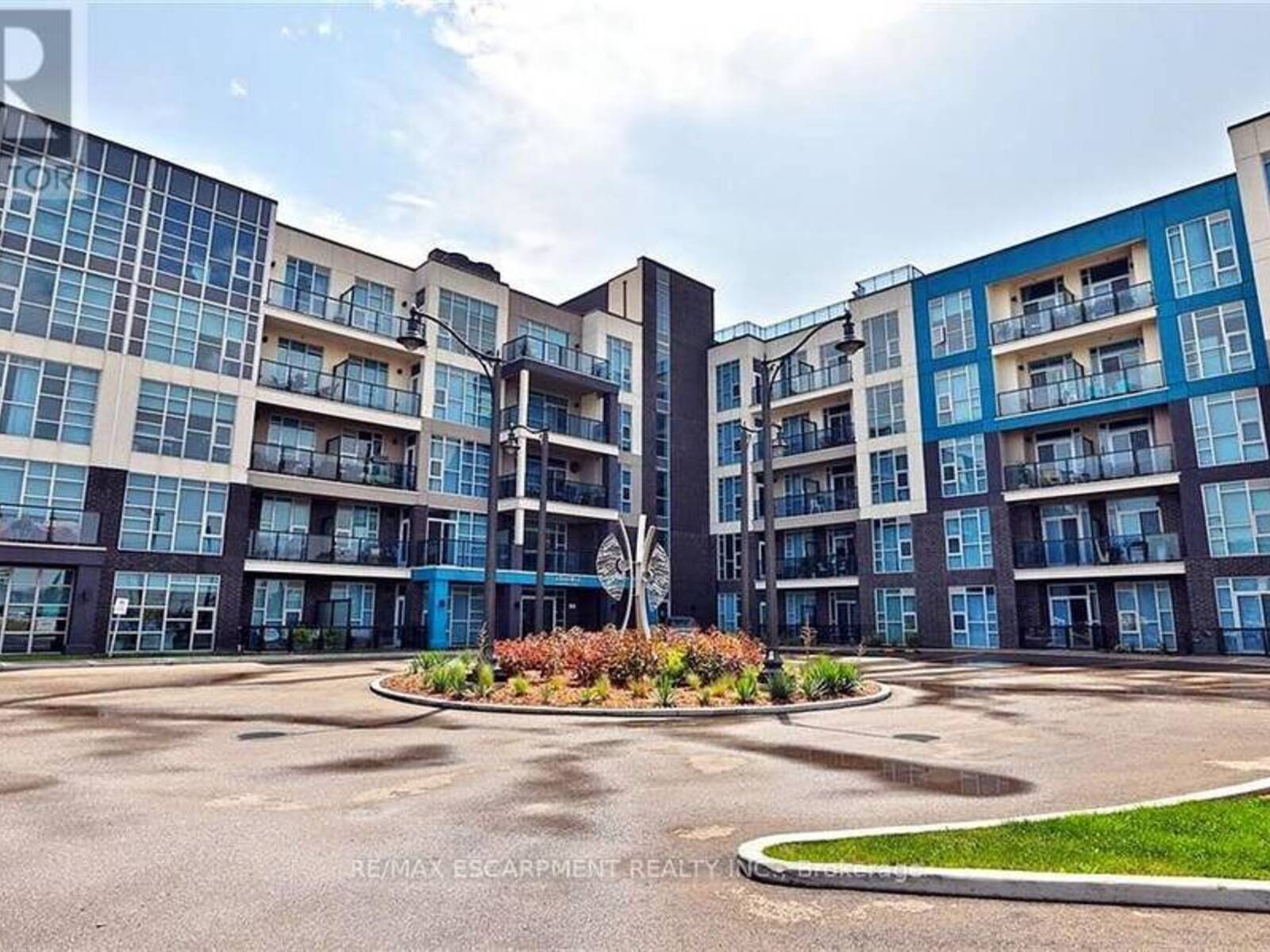 117 - 10 CONCORD PLACE, Grimsby, Ontario L3M 0G6