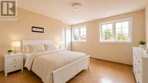 25 LIONS GATE BOULEVARD | Barrie Ontario | Slide Image Nine