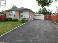 5 VALOIS COURT Toronto Ontario, M9V 2Z4