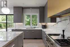 2B FAIRWAY ROAD | Toronto Ontario | Slide Image Fourteen