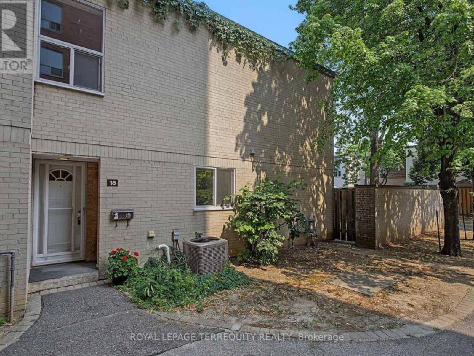 18 - 11 FOUR WINDS DRIVE, Toronto, Ontario M3J 1K7
