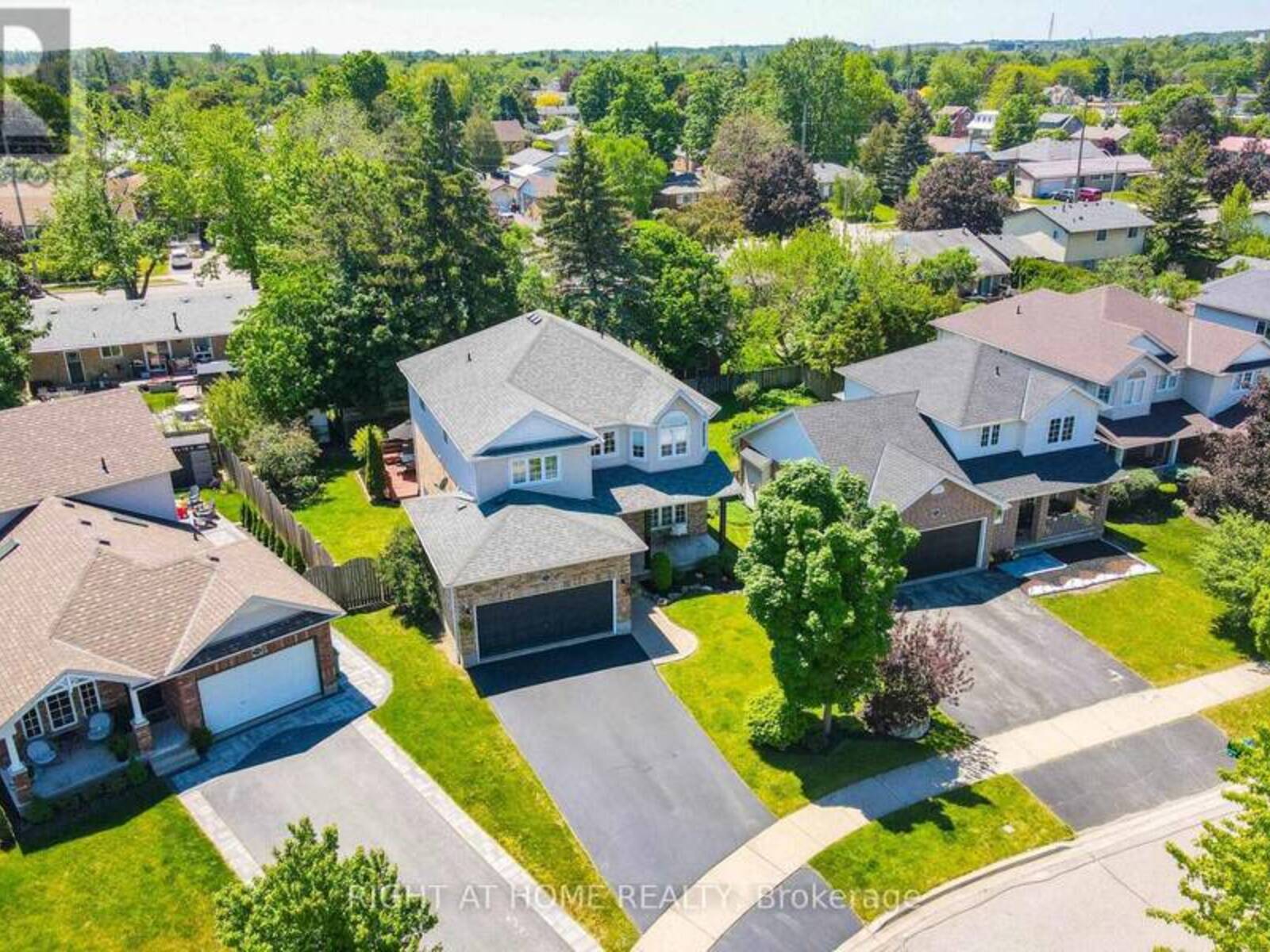 72 BEARDMORE CRESCENT, Halton Hills, Ontario L7J 2Z1