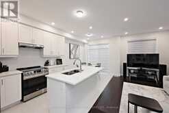 145 FENCHURCH MANOR | Barrie Ontario | Slide Image Nine