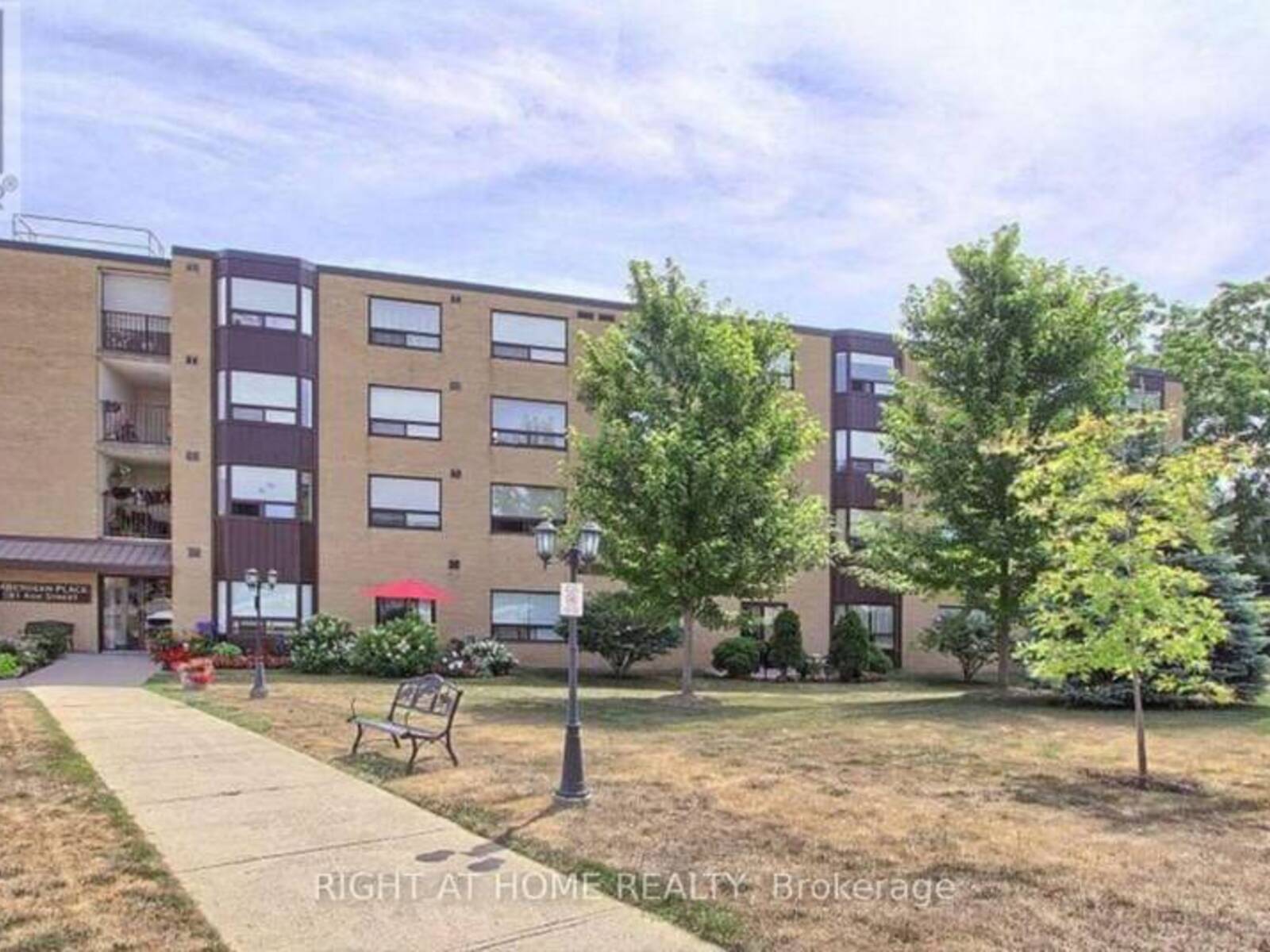 402 - 41 ASH STREET, Uxbridge, Ontario L9P 1E2
