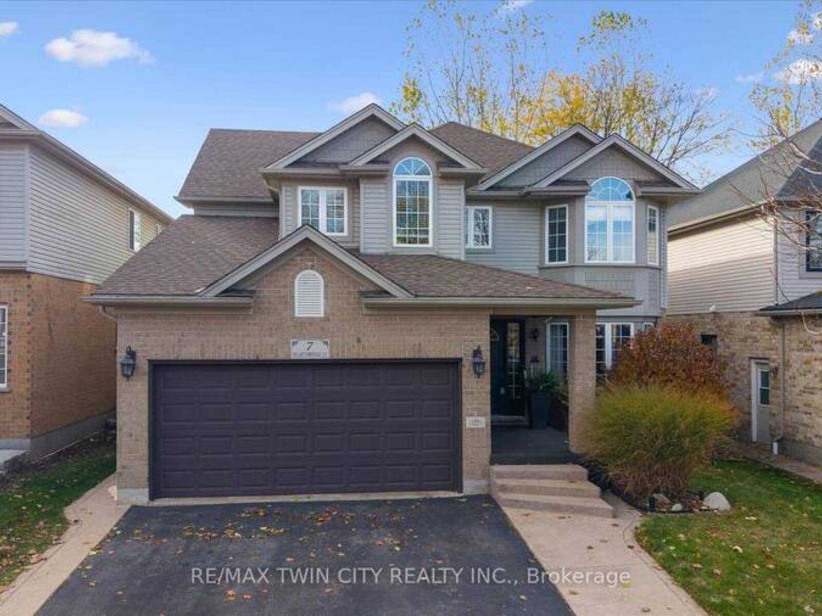 7 HEARTHBRIDGE STREET, Kitchener, Ontario N2R 1L5