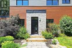 44 IRVING DRIVE | Georgina Ontario | Slide Image Three