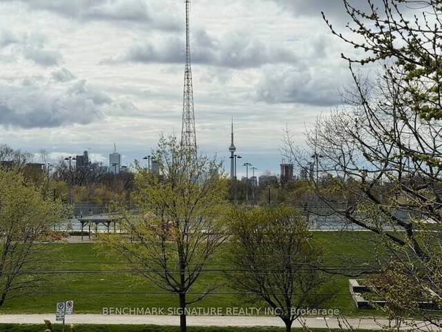 TH106 - 6 PARKWOOD AVENUE Toronto Ontario, M4V 0A3 - 4 Bedrooms Condo For Sale