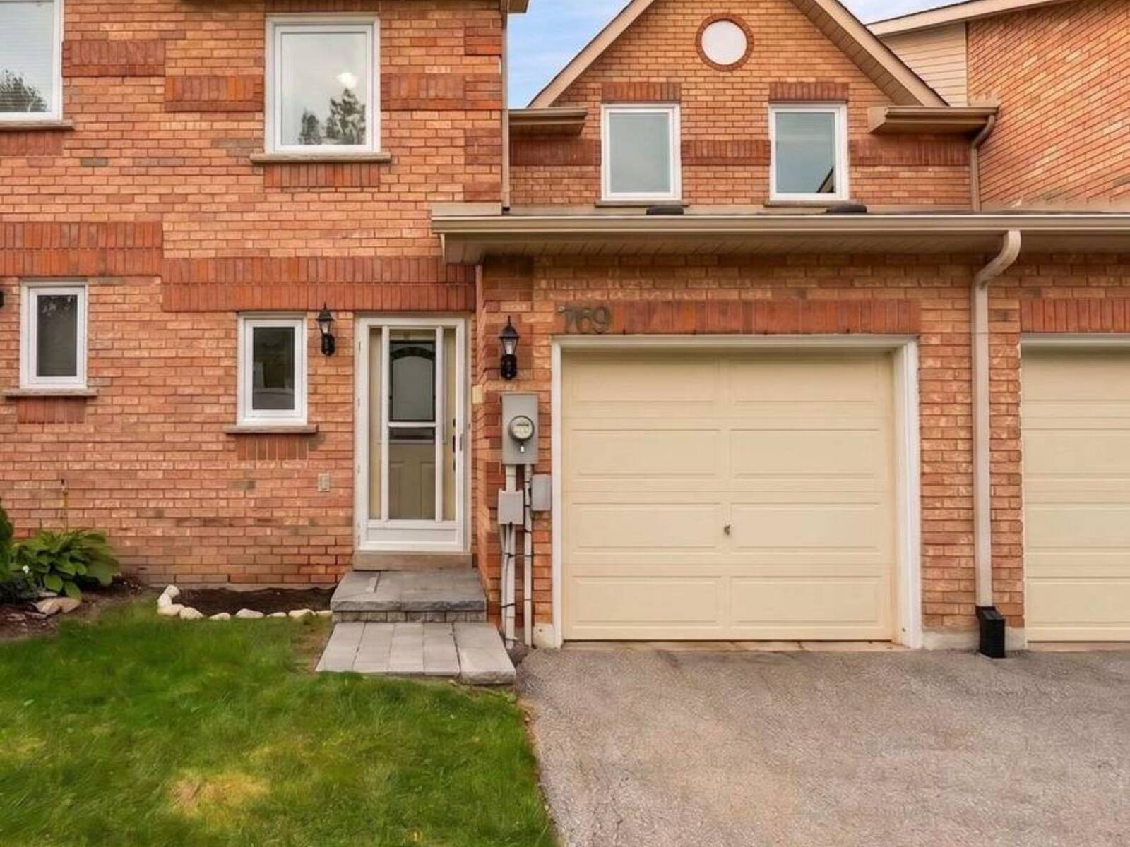 769 PLAYTER CRESCENT, Newmarket, Ontario L3X 1W7