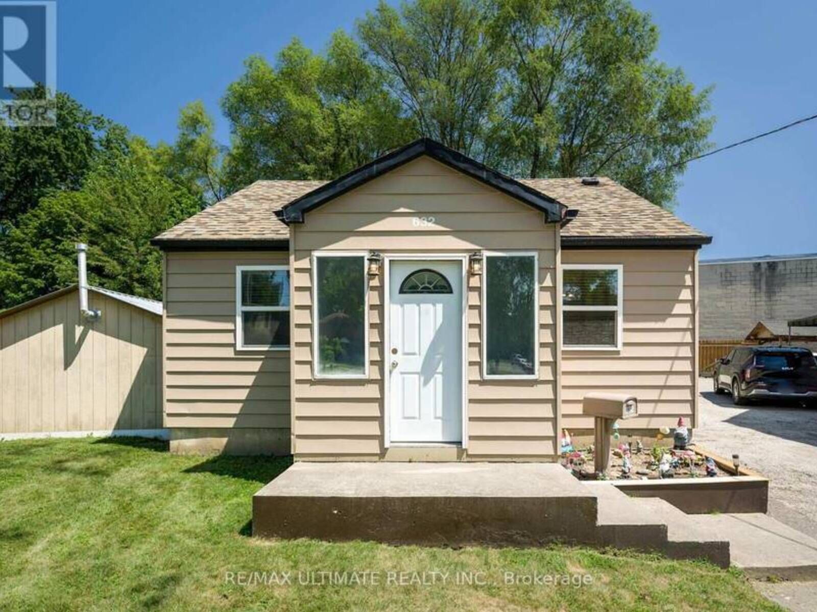 632 TRETHEWEY DRIVE, Toronto, Ontario M6M 4C3
