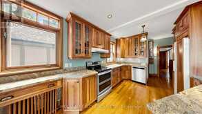 252 SHELDRAKE BOULEVARD | Toronto Ontario | Slide Image Thirteen