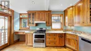252 SHELDRAKE BOULEVARD | Toronto Ontario | Slide Image Sixteen