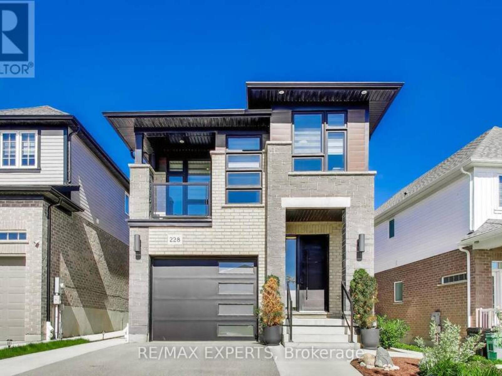 228 WOODBINE AVENUE, Kitchener, Ontario N2R 1Y5
