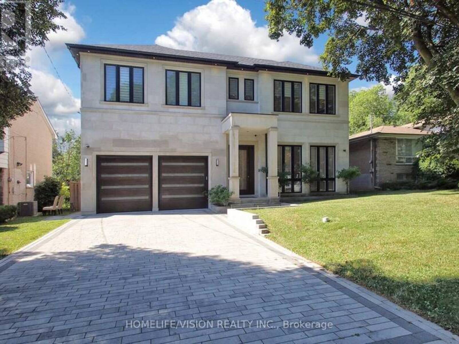 35 LONGWOOD DRIVE S, Toronto, Ontario M3B 1T9