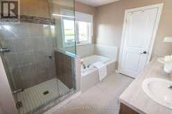 40 RIDGE GATE CRESCENT | East Gwillimbury Ontario | Slide Image Twenty-one