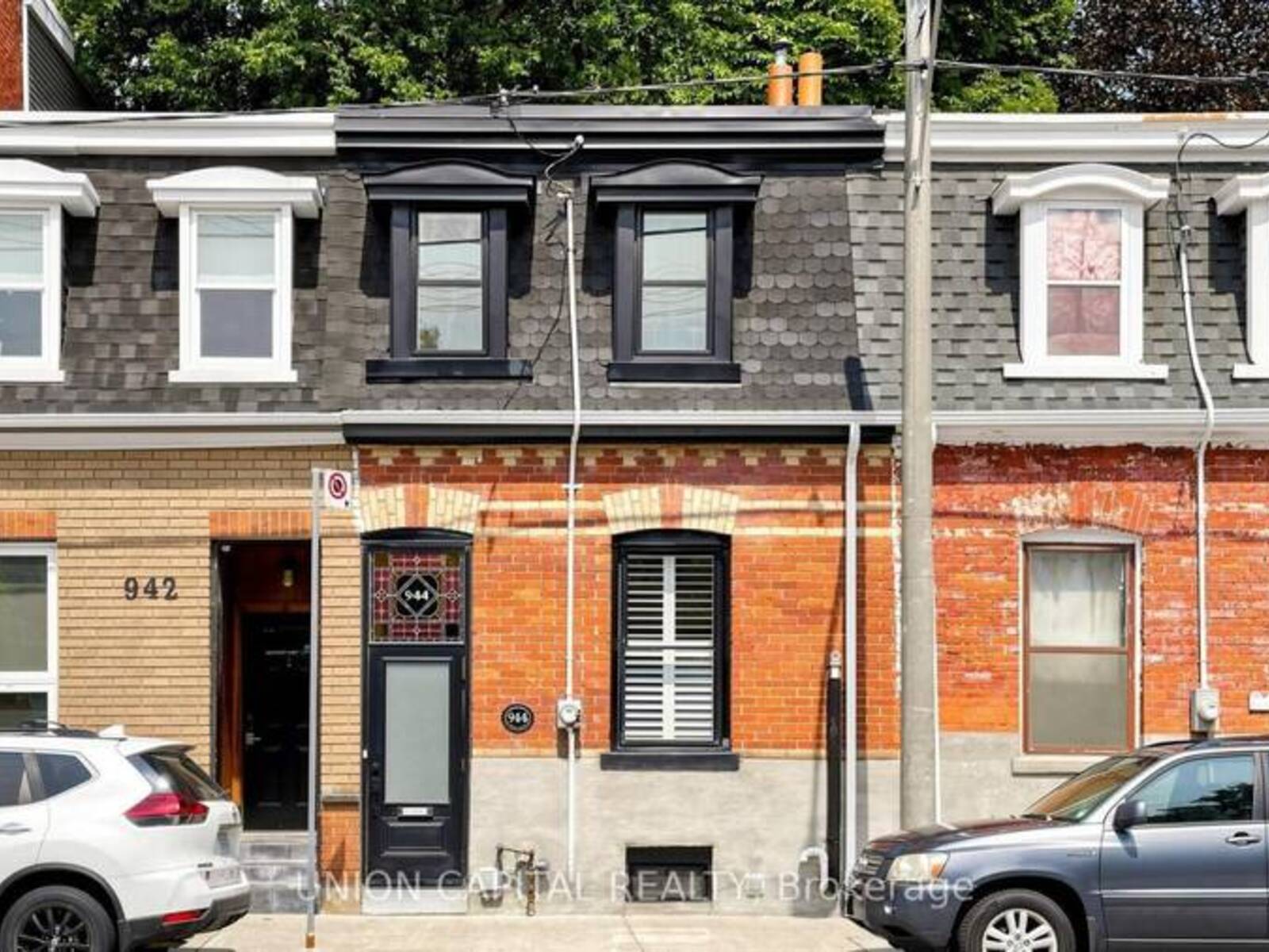 944 DUNDAS STREET E, Toronto, Ontario M4M 1R3