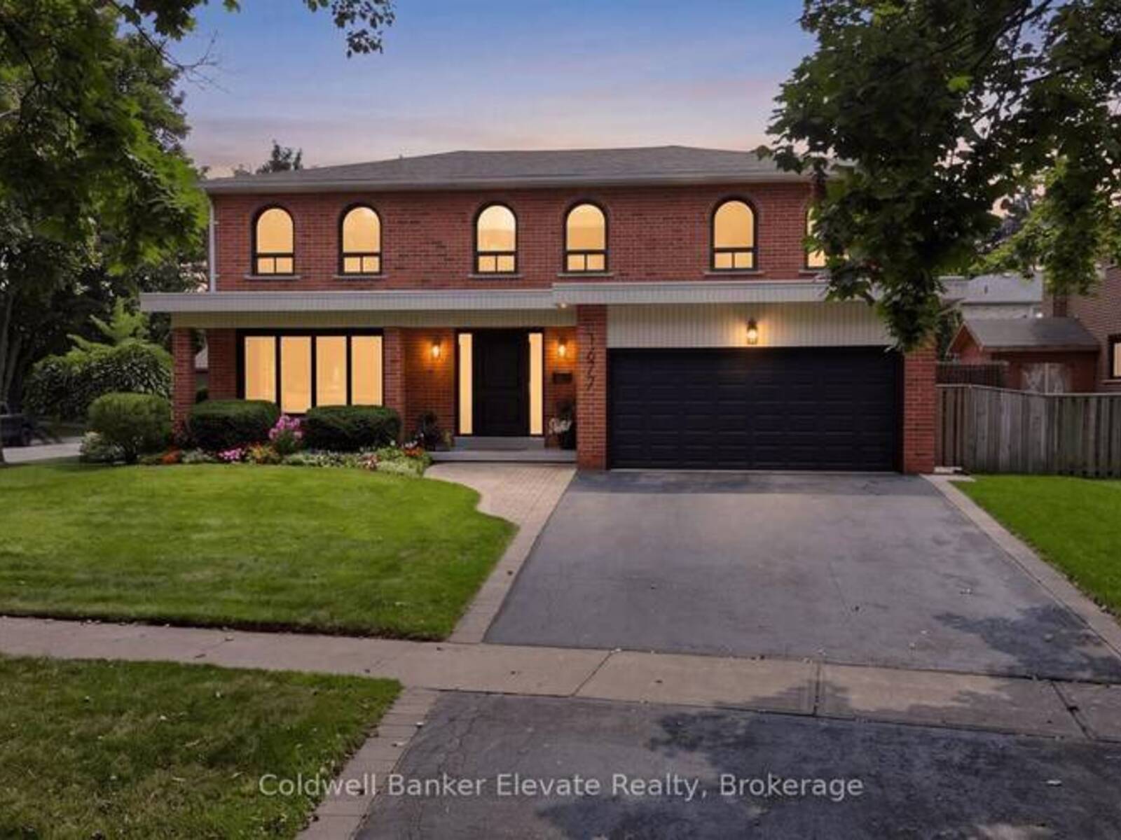 1677 SHERWOOD FORREST CIRCLE, Mississauga, Ontario L5K 2G8