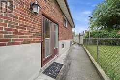 9 HISEY CRESCENT | Toronto Ontario | Slide Image Thirty