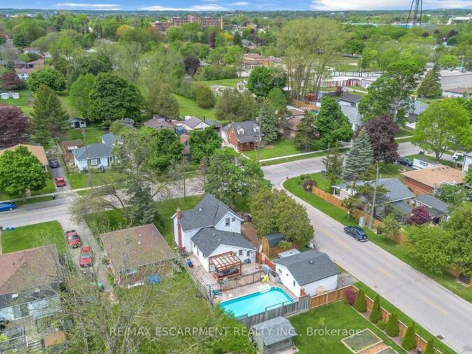 35 JAMES AVENUE, Brantford, Ontario N3S 6Y2