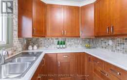 35 SPARKLETT CRESCENT | Brampton Ontario | Slide Image Thirteen