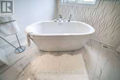 125 GARDINER DRIVE N | Bradford West Gwillimbury Ontario | Slide Image Twenty