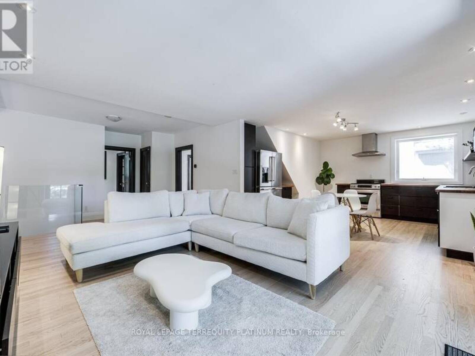 204 ELLERSLIE AVENUE, Toronto, Ontario M2N 1Y4