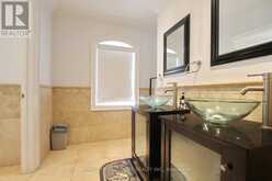 4 BYNG AVENUE | Toronto Ontario | Slide Image Thirty