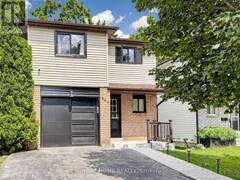 207 HICKLING TRAIL Barrie Ontario, L4M 5W6