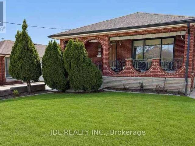 40 MONTANA AVENUE Toronto Ontario, M3M 1B6 - 4 Bedrooms Home For Sale